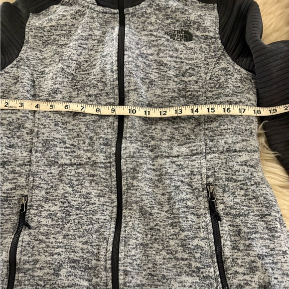 The North Face Indi 2 Hooded Heathered Gray and Black Parka Jacket - Picture 3 of 5